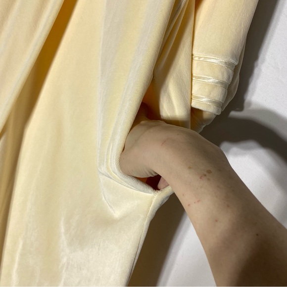Vintage Conrad Elegant Cream Velvety Nightgown Housecoat Robe L - Picture 7 of 16